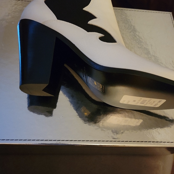 Women Booties Wht/Blk - Picture 3 of 5